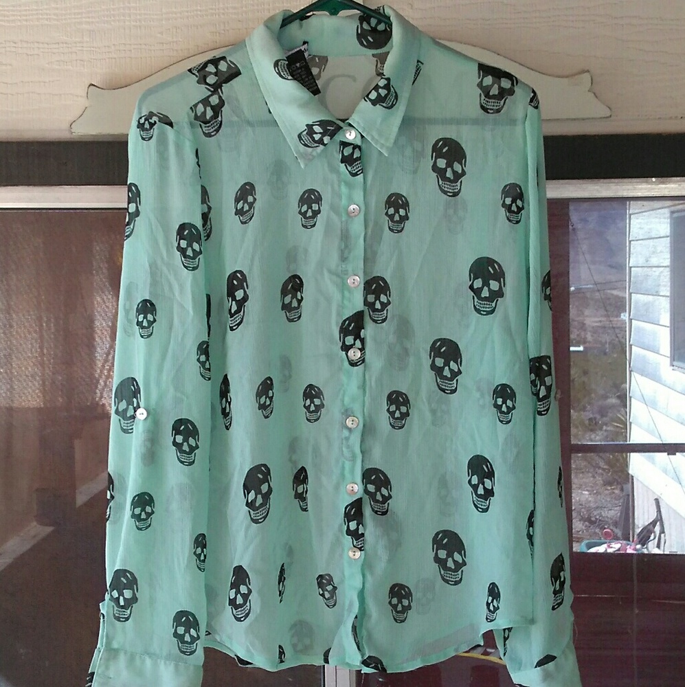 ! SIZE XL Women's Button Up Long sleeve Shirt !