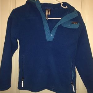 Kids blue Patagonia pull over jacket size 10