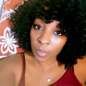 Meet your Posher, Alisha