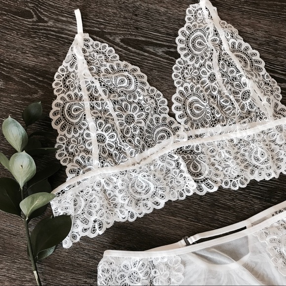 Scallop Lace Intimate Set l Plus Too - Picture 2 of 5