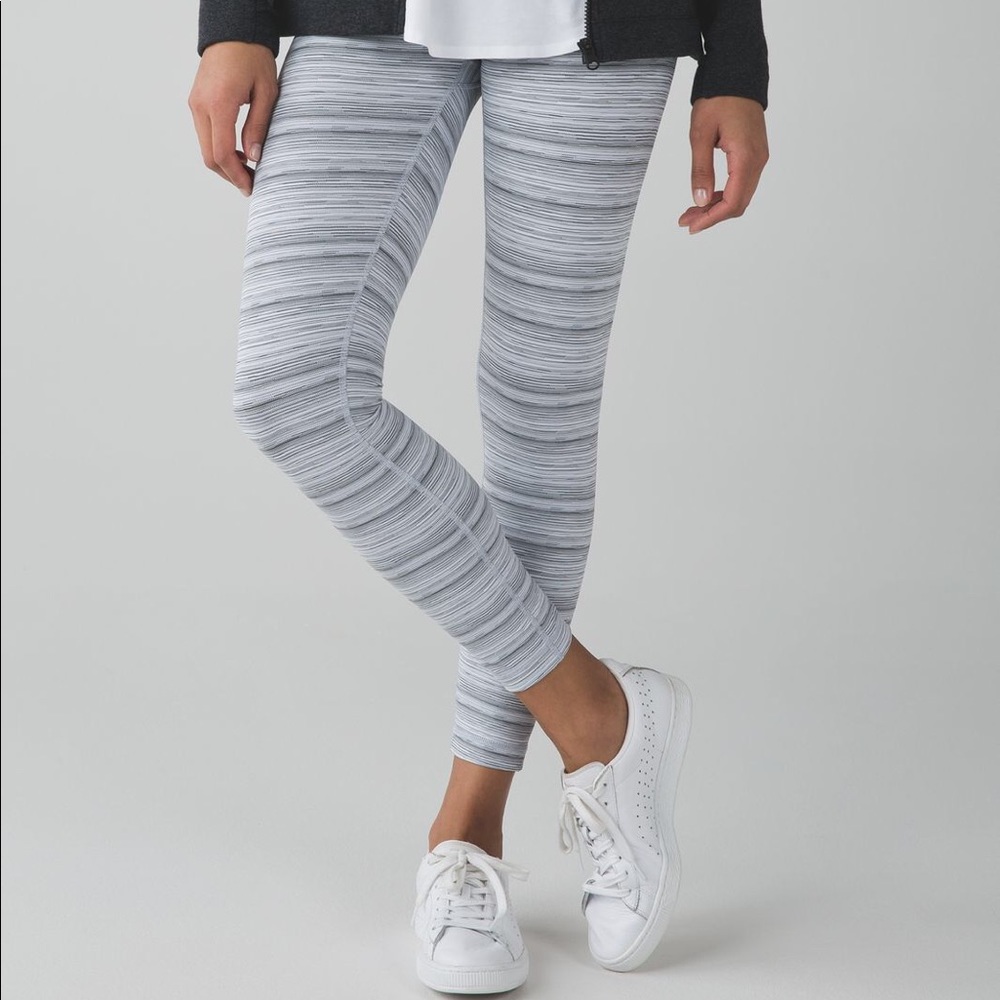 Lululemon High Times size 6 WSF (white silver fox)
