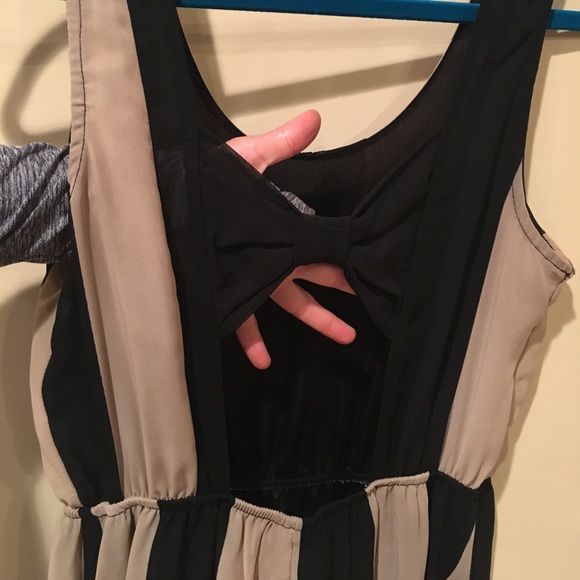 Black & Tan color block dress - cut out back 🎀 - Picture 3 of 5