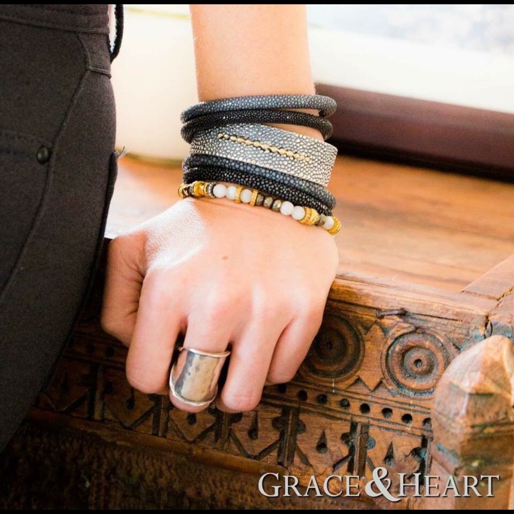 Grace & Heart Arc ring