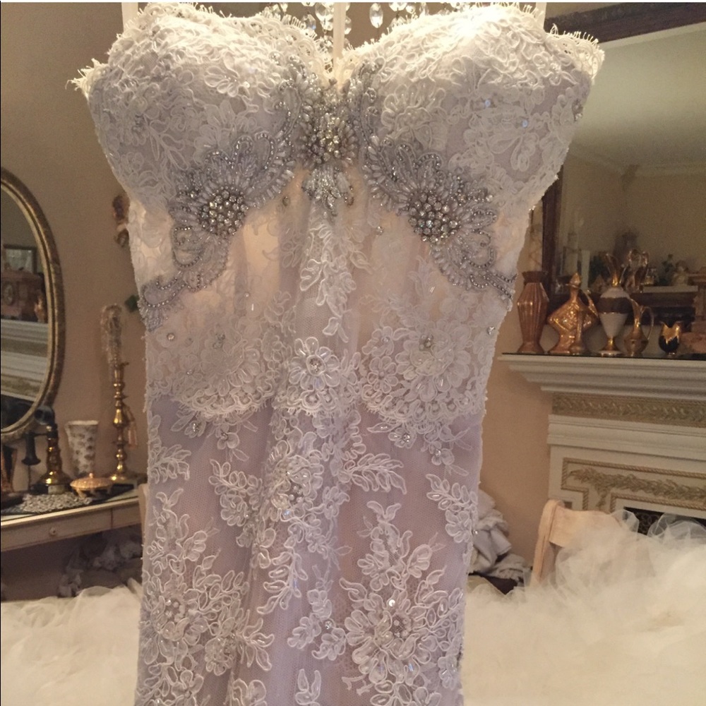 Eve Of Milady wedding dress - Picture 3 of 4