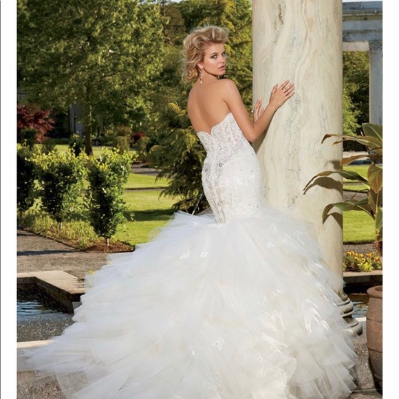 Eve Of Milady wedding dress - Picture 4 of 4