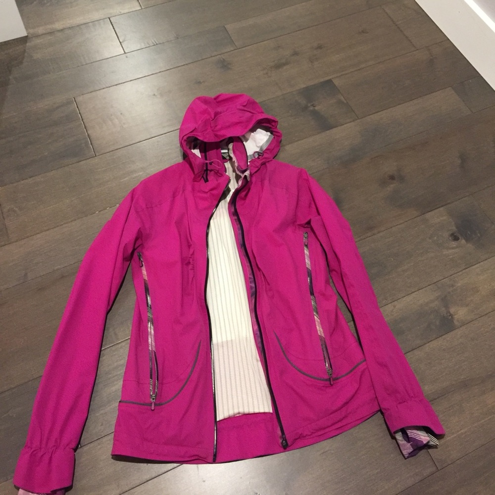 Lululemon running jacket size 6.  EUC
