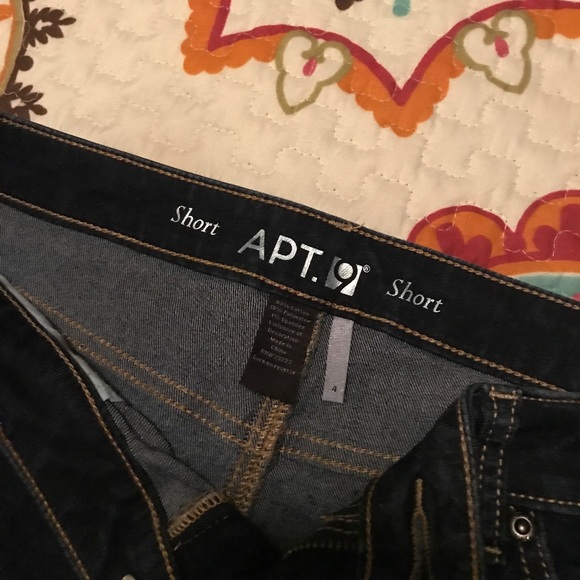 Apt. 9 shorts size 4 - Picture 2 of 3