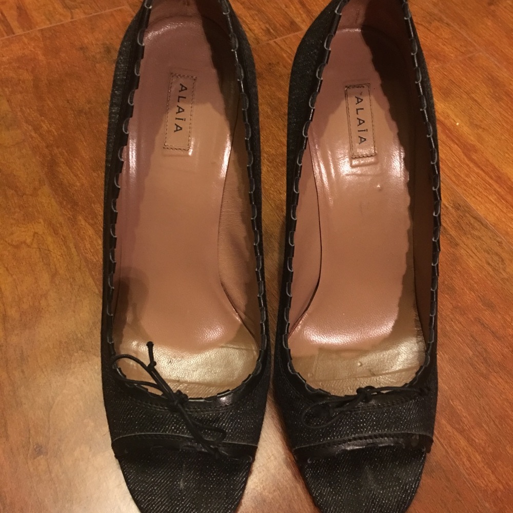 Alaya open toe pumps