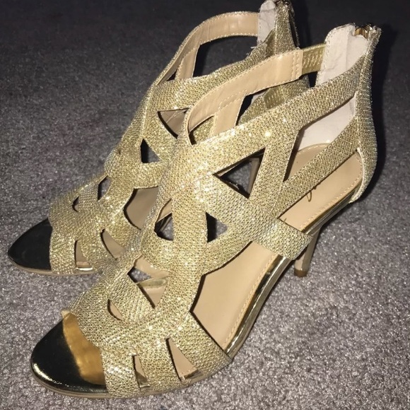 Marc Fisher Gold Heels - Picture 2 of 7