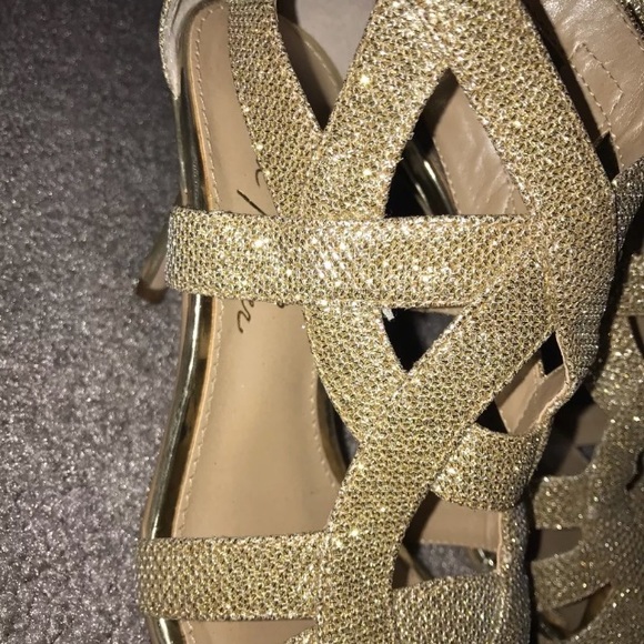 Marc Fisher Gold Heels - Picture 3 of 7