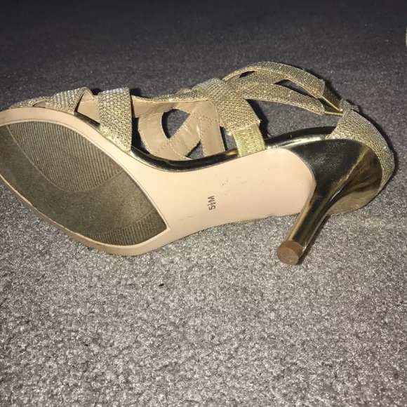 Marc Fisher Gold Heels - Picture 5 of 7