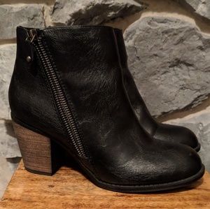 Diba Women's Black w/ Brown Heel Booties size 9