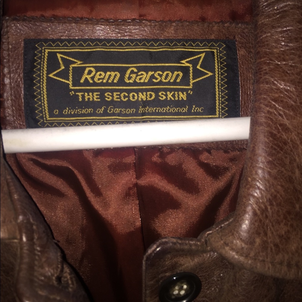 Rem Garson - Picture 2 of 2