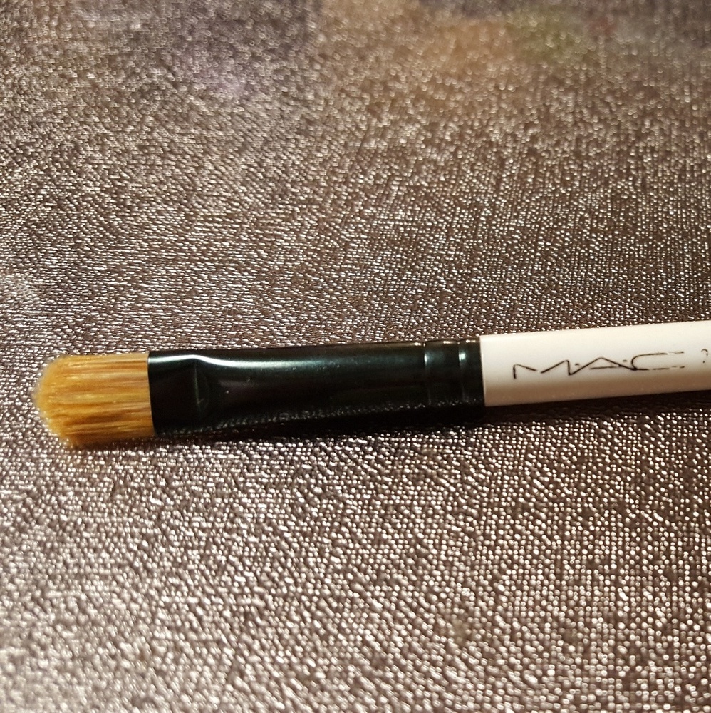 Mac Limited Edition brush😄🖤