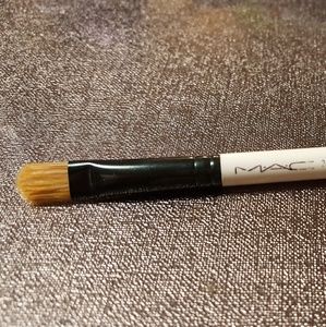 Mac Limited Edition brush😄🖤