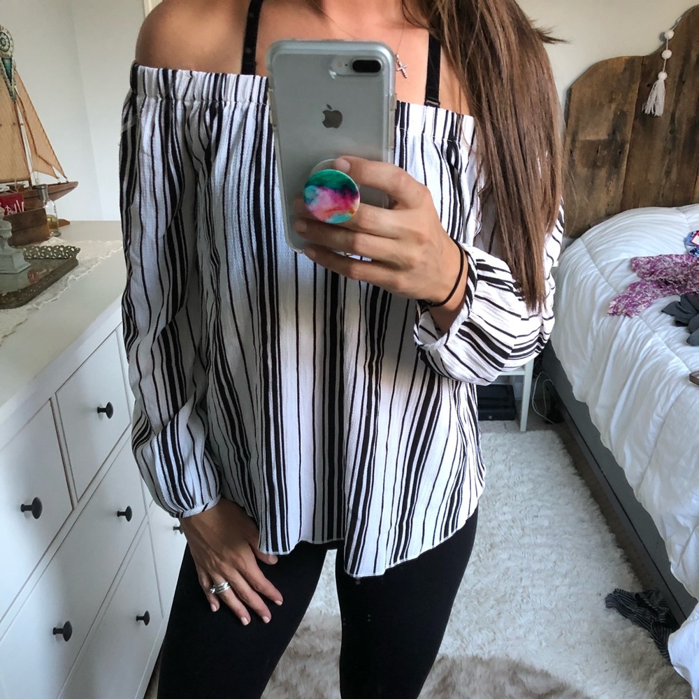 STRAPLESS striped top