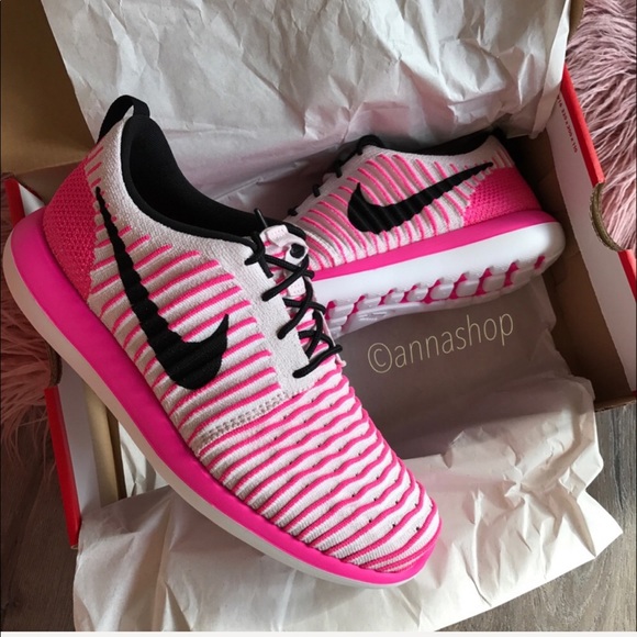 Nike Shoes - NWT Nike Roshe Flyknit pink 🦄👄