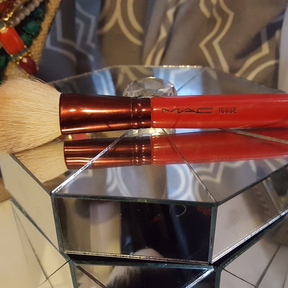 MAC Limited Edition brush😄🖤