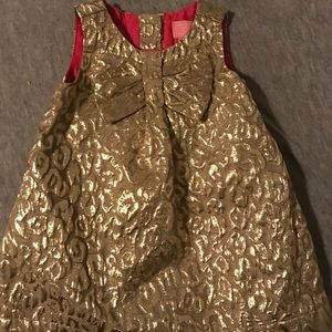 Sleeveless gold infant dress bow detail