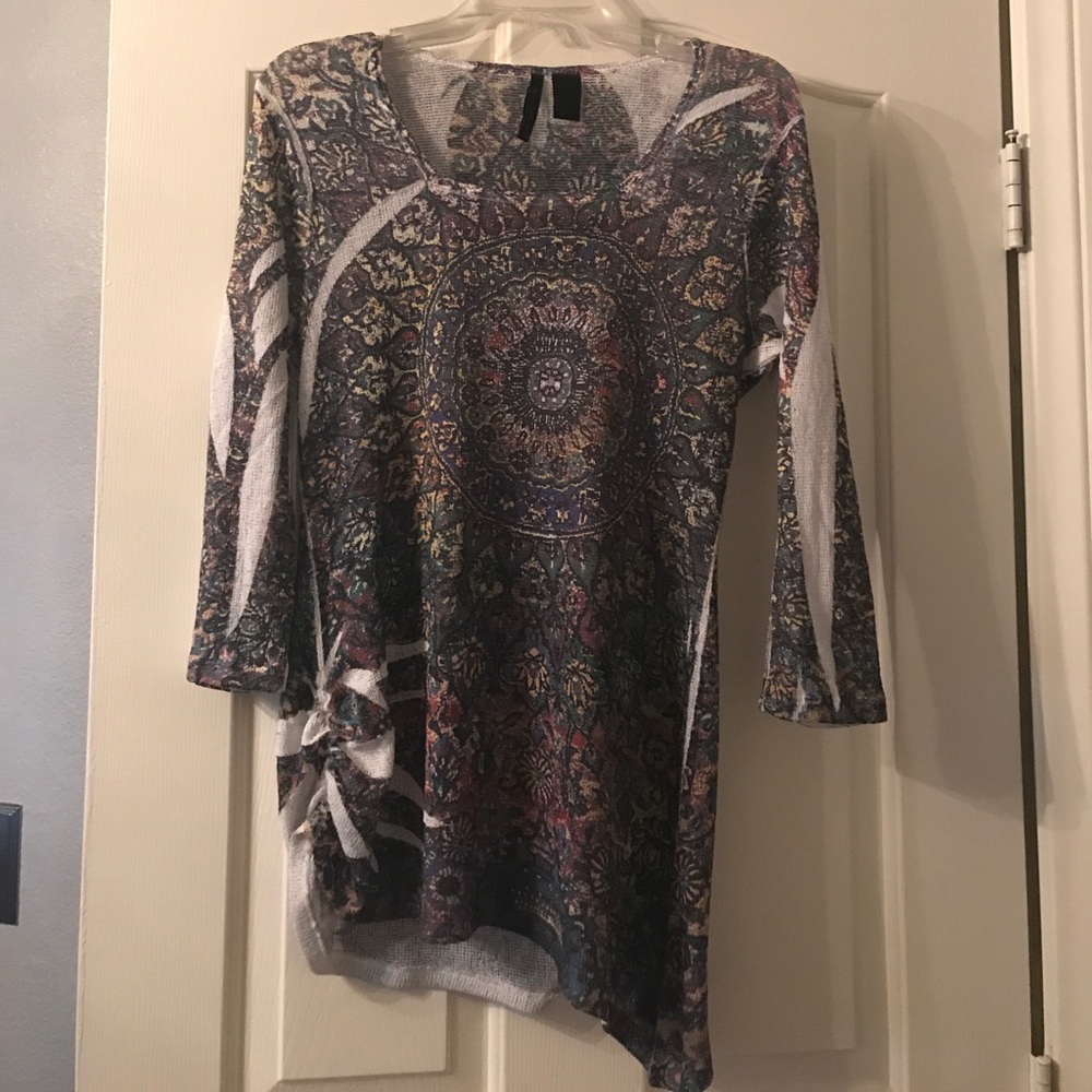 Cute colorful top.