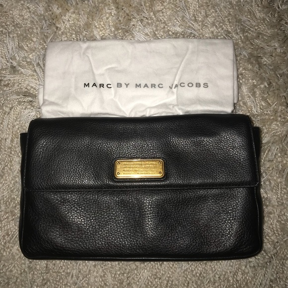 Marc Jacobs Handbags - Marc Jacobs clutch