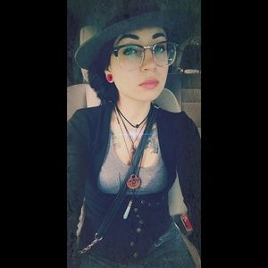 Meet your Posher, Olivia