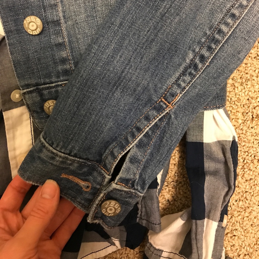 GAP jean jacket, size XS - Picture 3 of 8
