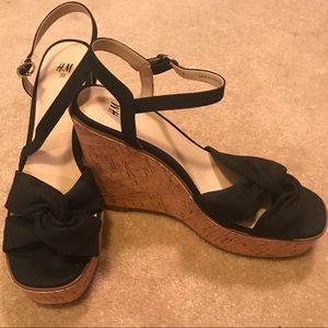 h and m wedges