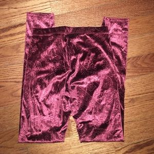 Paisley print leggings.