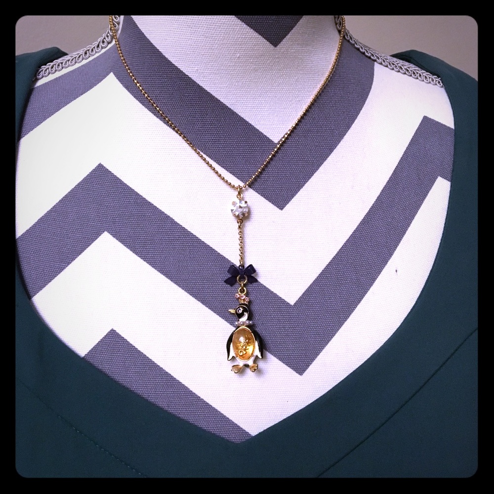 ✨SALE✨Betsey Johnson fishbones penguin necklace