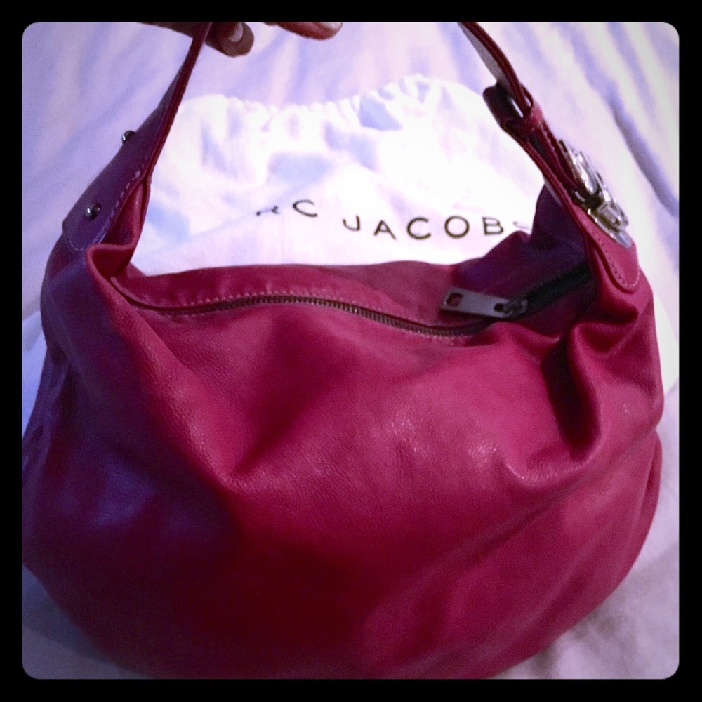 Marc Jacobs round fuchsia leather hobo
