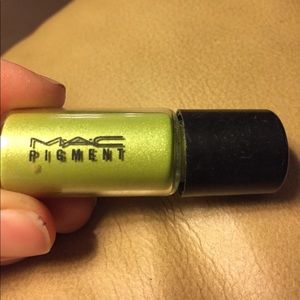 MAC chartreuse mini pigment