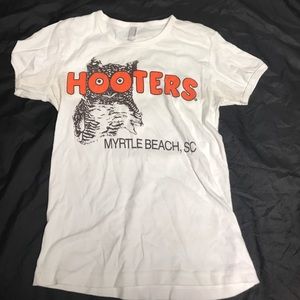 Hooters t shirt