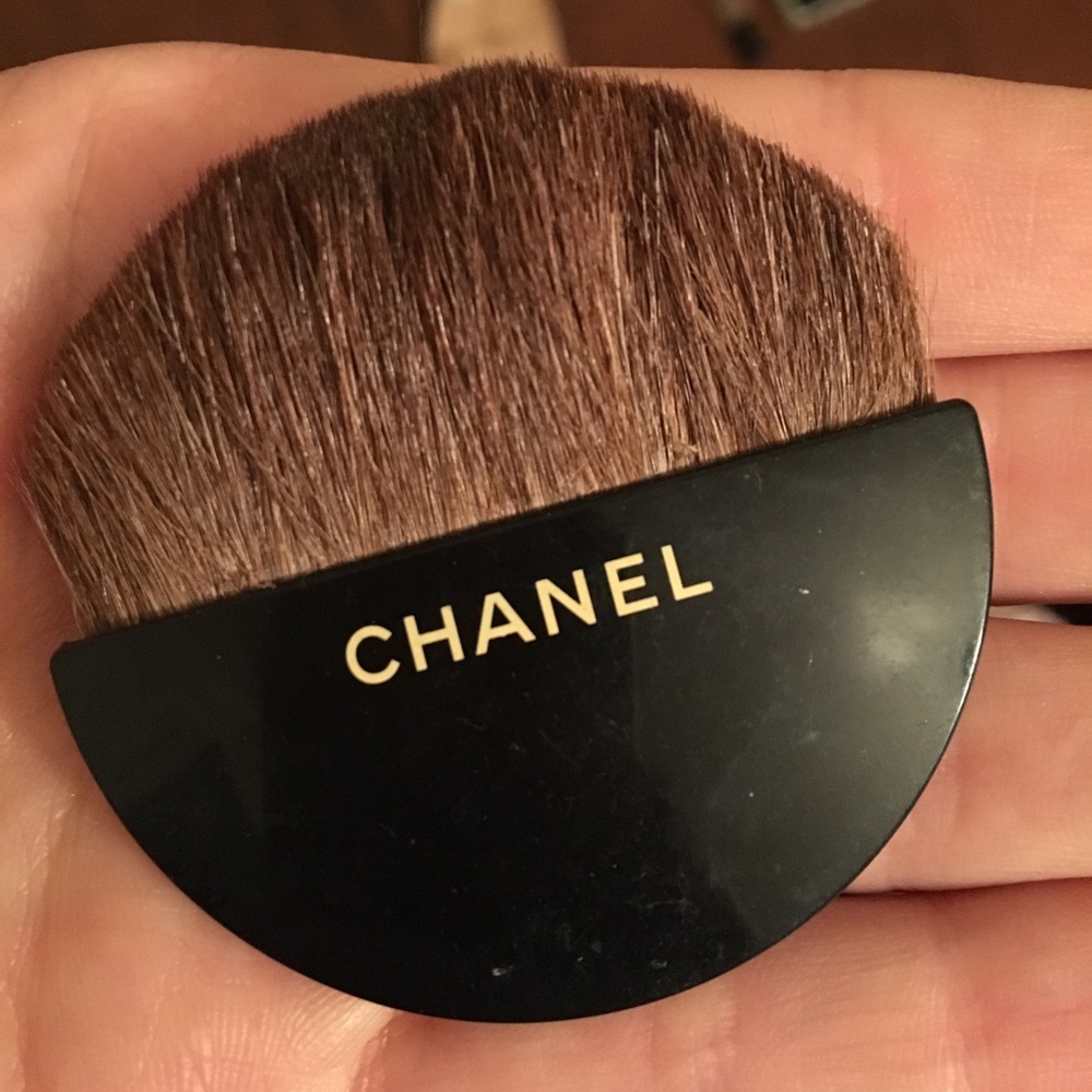 Chanel compact brush