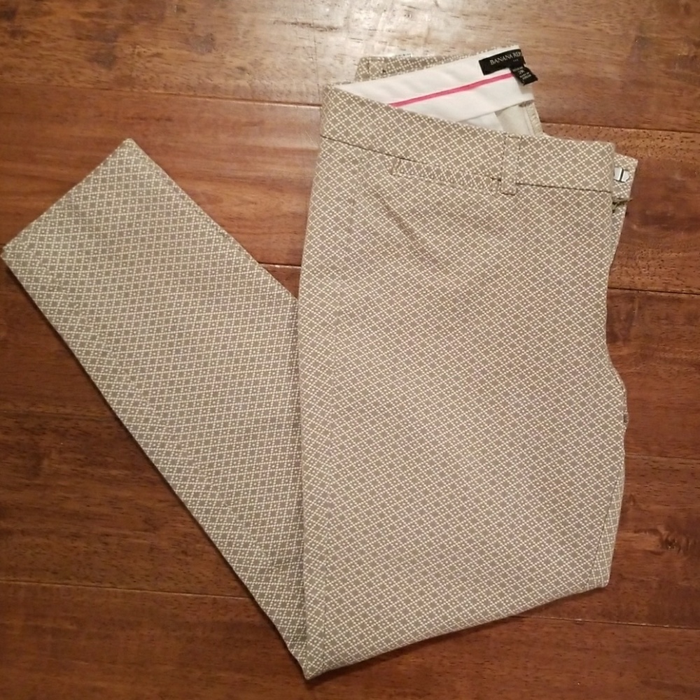 Banana Republic patterned sloan fit pant. Size 2