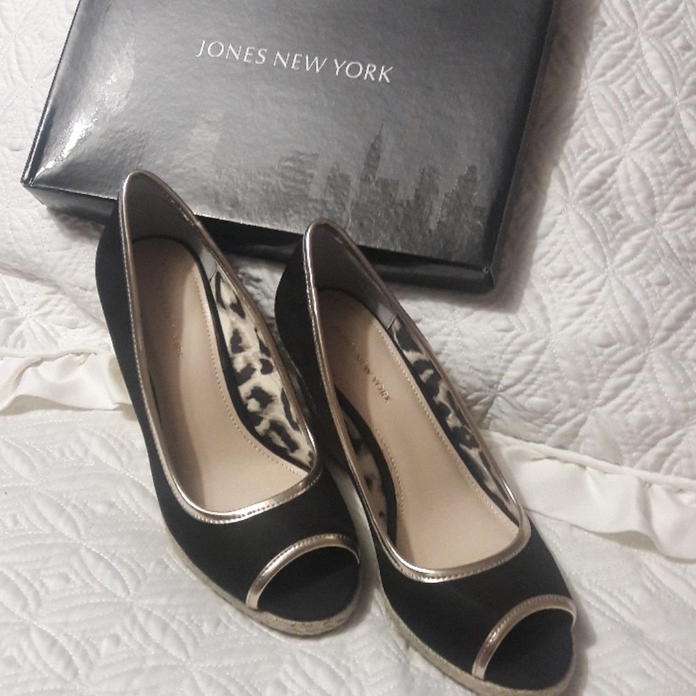 Black shoes