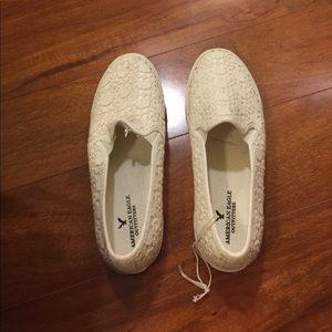 American Eagle cream colored lace flats