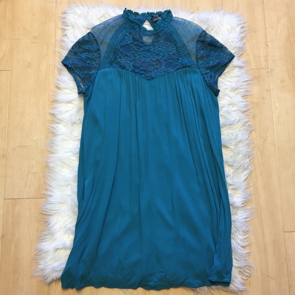 Love Reign Dresses & Skirts - EUC Love Reign Blue Lace High Neck Shift Dress