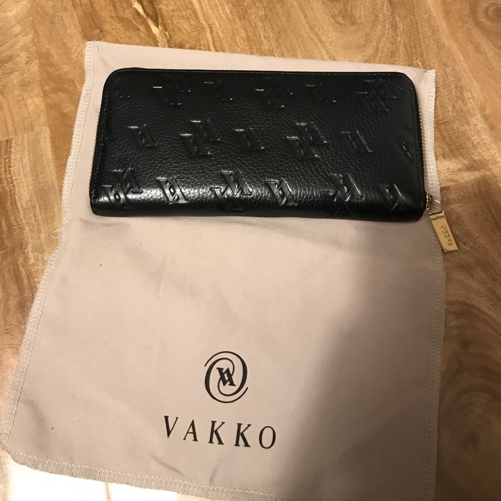 Vakko leather wallet. Gently used.