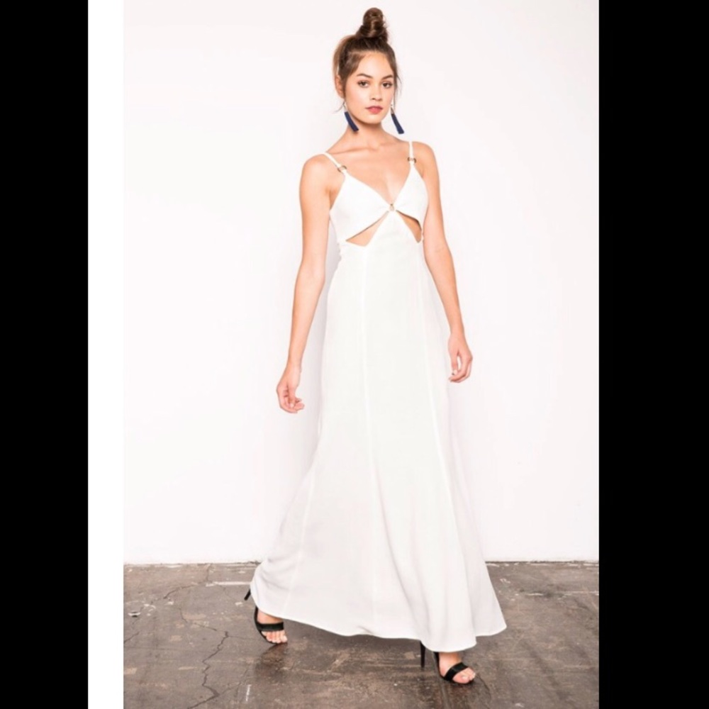 NWTO Delius white cutout gown