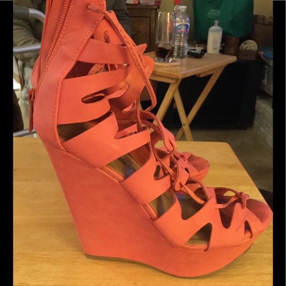 Breckelle’s Melon   Wedge Shoes - Picture 2 of 3