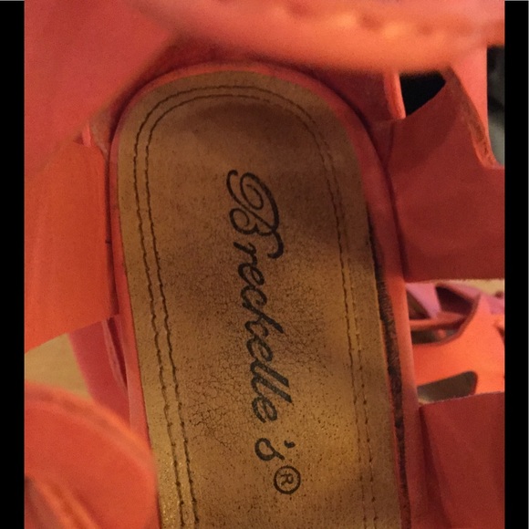 Breckelle’s Melon   Wedge Shoes - Picture 3 of 3