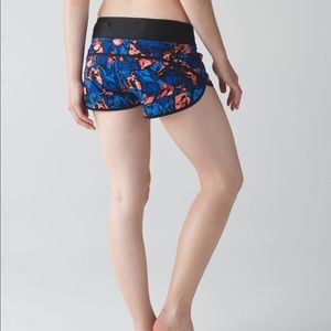 Lululemon speed shorts Painted Storm Harbor Sz 8