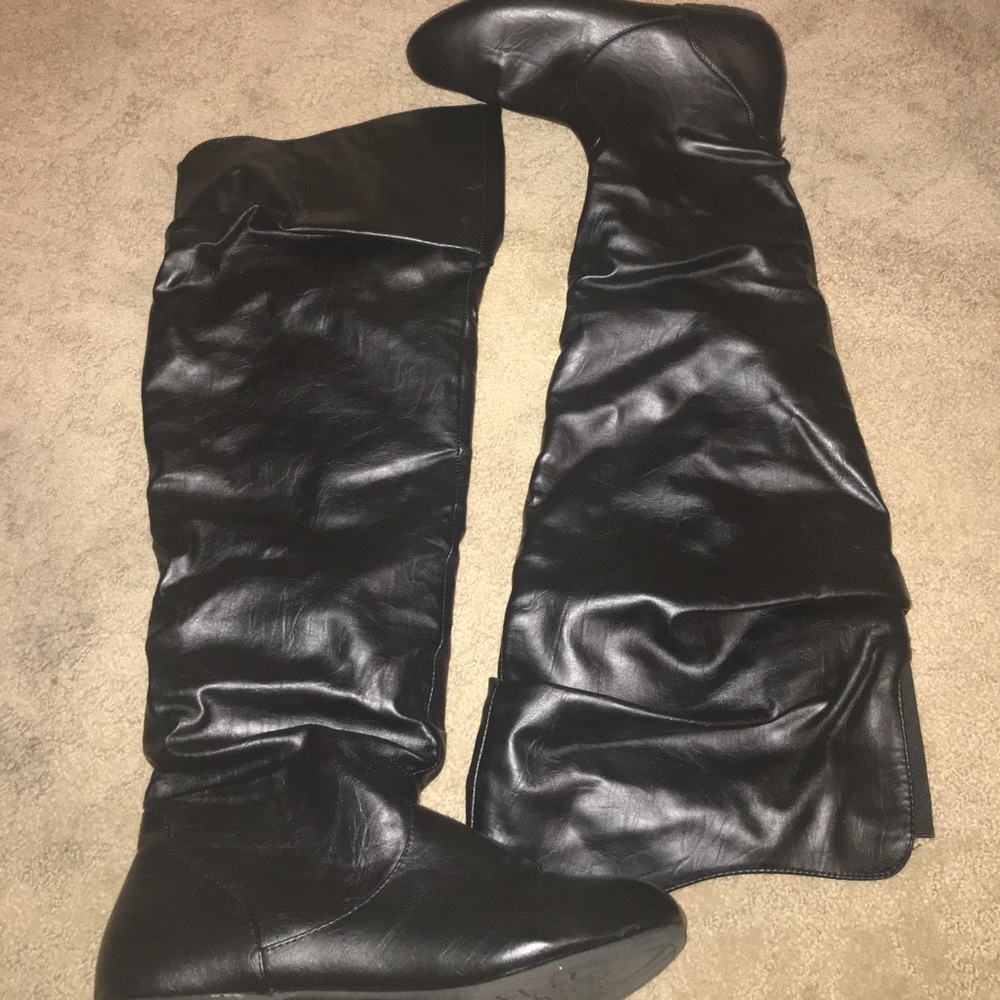 Women’s over the knee boots 👢