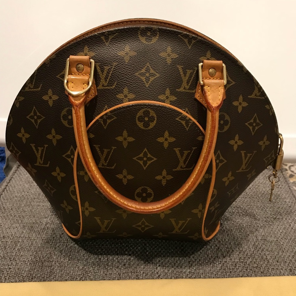 Louis Vuitton Ellipse Handbag