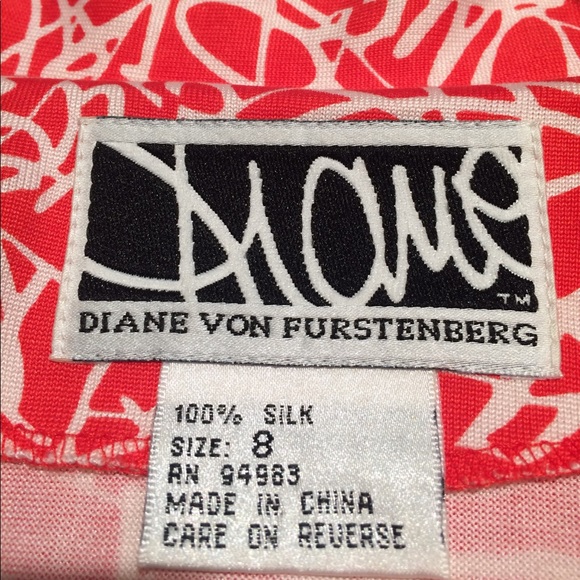 Diana Von Furstenberg 💯 silk wrap dress😍😍 - Picture 3 of 5