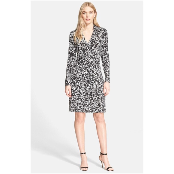 Diana Von Furstenberg 💯 silk wrap dress😍😍 - Picture 2 of 5