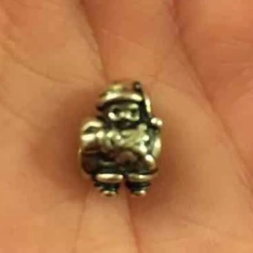 Discontinued Official Pandora Santa Charm 790852