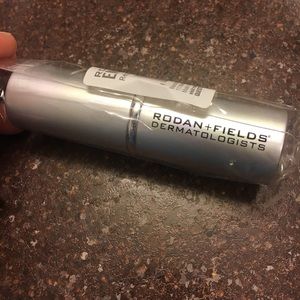 Rodan+Fields ENHANCEMENTS Mineral Peptides Brush.
