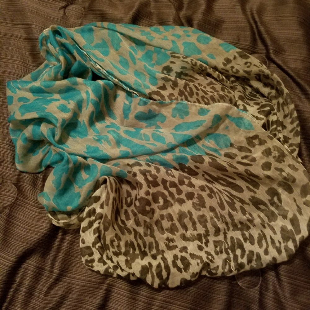 Scarfs - Picture 2 of 4